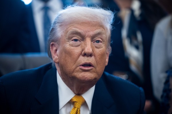 Trump amenaza con imponer aranceles a todos los países que no apoyen su plan para hacerse con Groenlandia