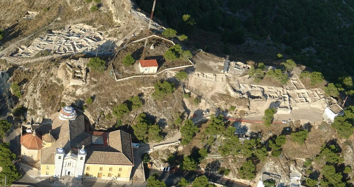 Yecla moviliza un millón de euros para restaurar Hisn Yakka, el yacimiento islámico del Cerro del Castillo