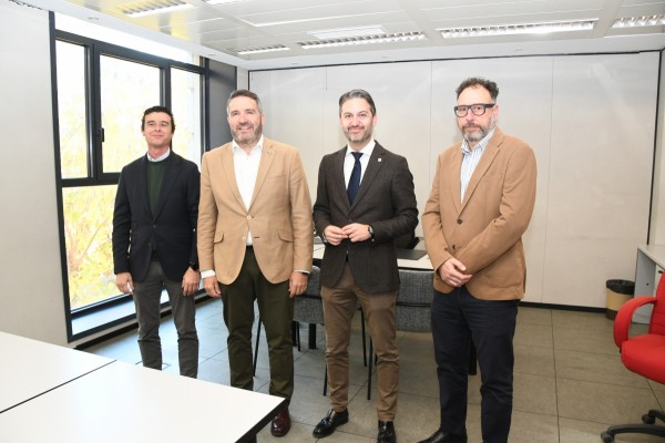 Los ingenieros y los empresarios murcianos se alían para mejorar la competitividad industrial de la Región