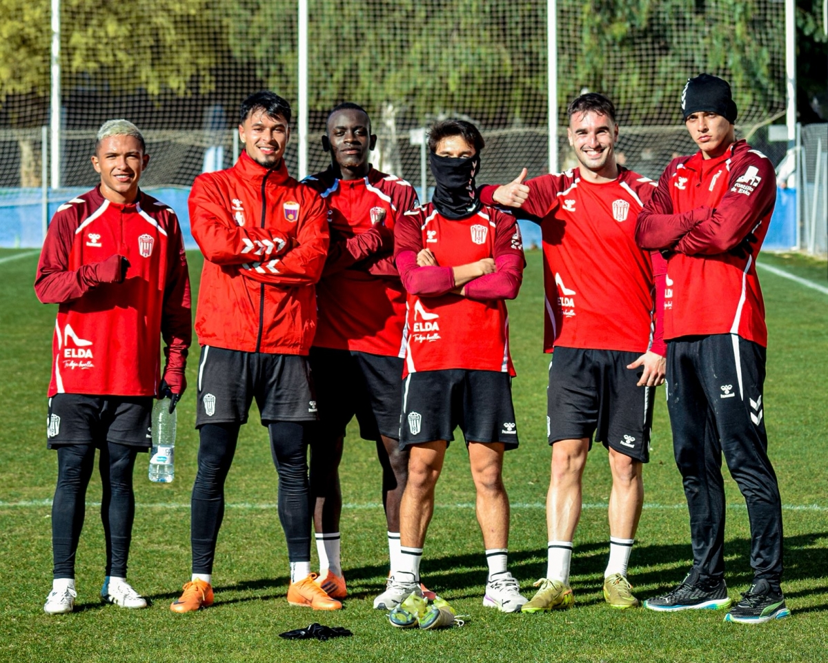 El CD Eldense se prepara para jugar en Torremolinos en un campo pequeño