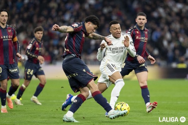 Un mal segundo tiempo condena al Levante en el Bernabéu