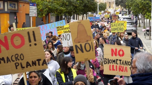 Una manifestación en Llíria rechaza la macroplanta de biometano: 