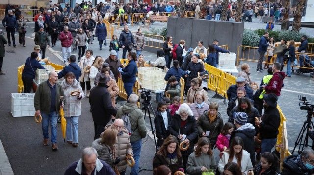 Onda vive Sant Antoni con una multitudinaria jornada de tradición, música y hoguera en el corazón del municipio