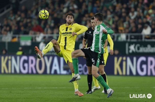 El Villarreal se marcha de La Cartuja sin puntos y sin Comesaña, expulsado, tras caer ante el Betis