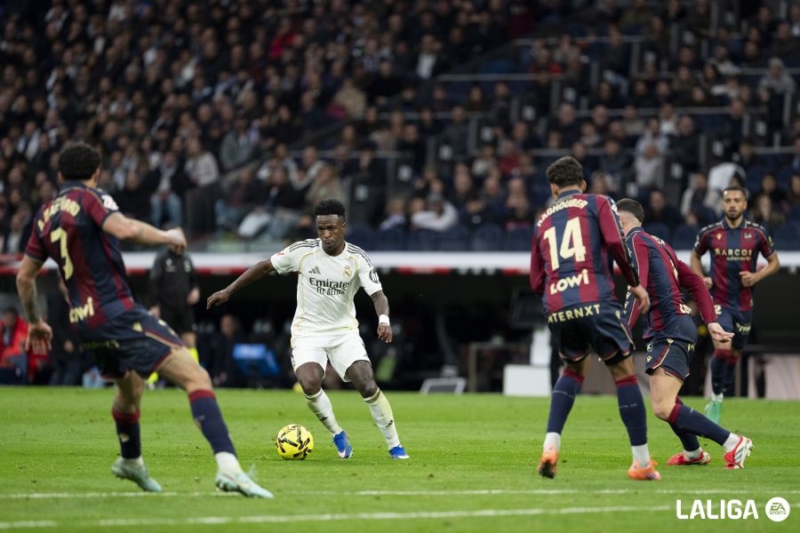 Con Raghouber y Paco Cortés ya son 26 los jugadores del Levante utilizados en Liga