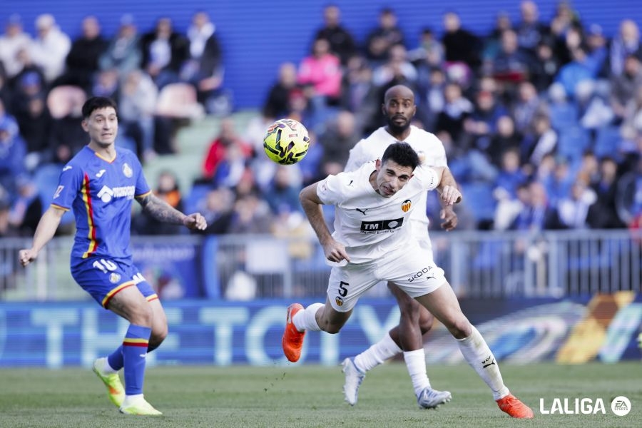 Tárrega se marcha lesionado y aumenta el drama en el eje