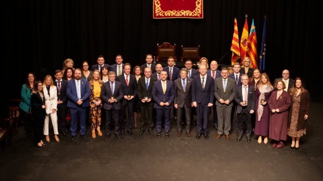Vila-real reconeix cinc entitats i empreses i l'emprenedor José Vicente Tomás amb les Medalles de la Ciutat