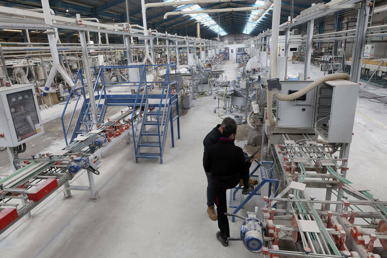 El azulejo de Castellón contiene precios ante la caída de ventas y la presión de la India en Europa