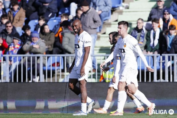 El Valencia vuelve a ganar lejos de Mestalla ocho meses después