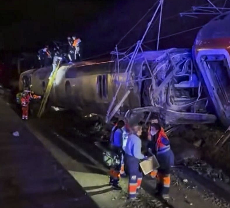 Al menos 21 muertos y decenas de heridos graves en el descarrilamiento de Córdoba