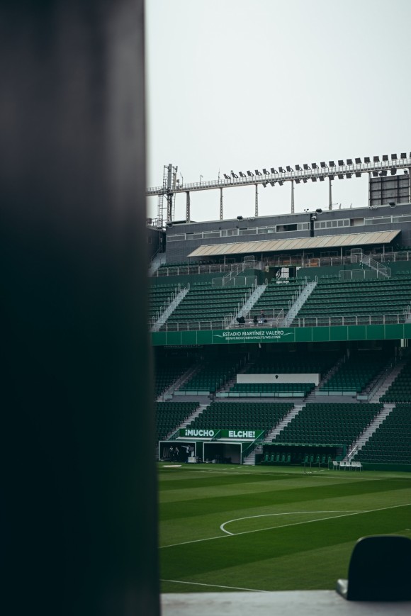 El Elche CF quiere regalarle una victoria al cincuentón estadio Martínez Valero
