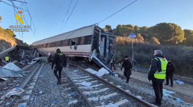 Ascienden a 42 los muertos en el accidente de Adamuz tras localizarse un cuarto cadaver hoy en los trenes