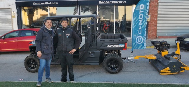 Aspe refuerza el mantenimiento de parques y jardines con la adquisición de un buggy y una desbrozadora