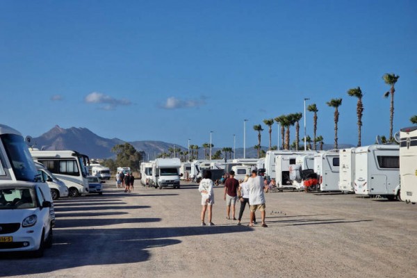 Tres empresas 'pujan' por la explotación de los dos parkings de autocaravanas de Castelló