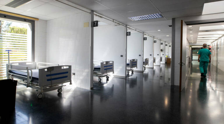 Los vigilantes de seguridad hospitalarios tendrán que llevar chalecos antipinchazos
