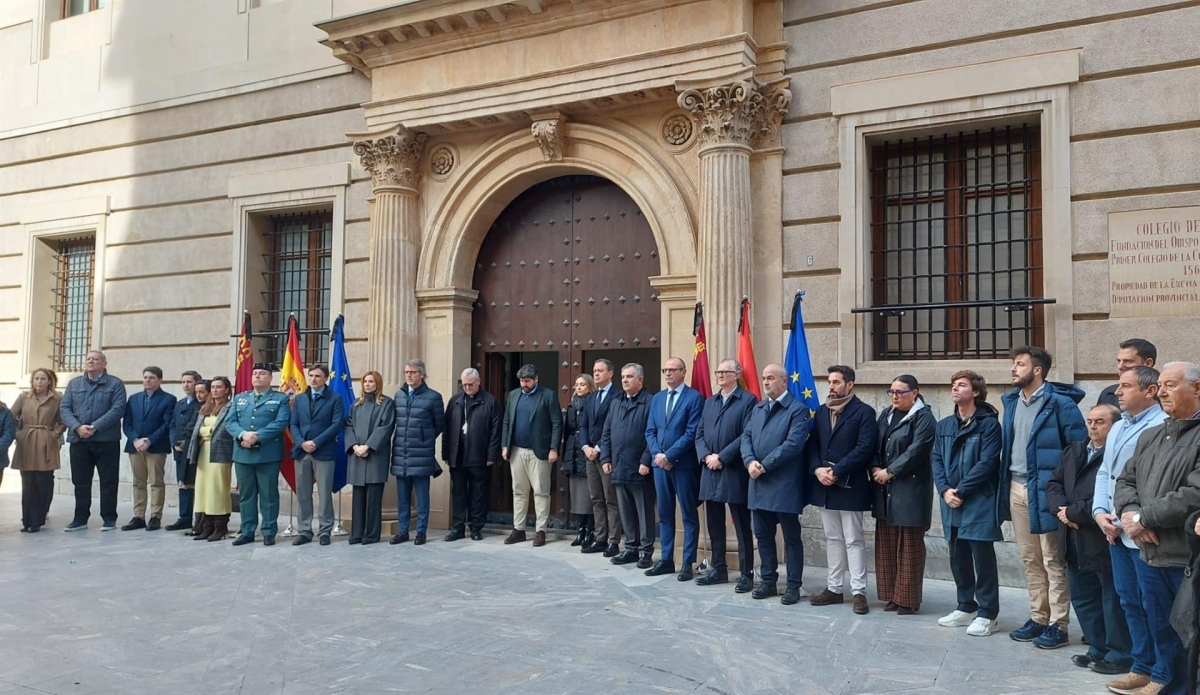 La Región de Murcia llora en silencio la tragedia ferroviaria de Córdoba y tiende su mano para ayudar