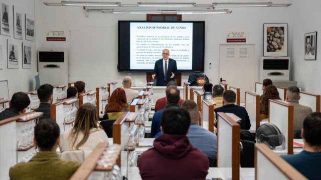 La Cámara de Alicante inaugura una nueva edición del curso profesional de sumiller