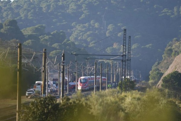 Adif reduce temporalmente la velocidad máxima en la línea Madrid-Barcelona ante los avisos de maquinistas