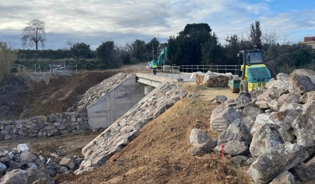 El nuevo puente de l'Omet en Picassent abrirá a mediados de febrero con mayor resistencia ante futuras riadas