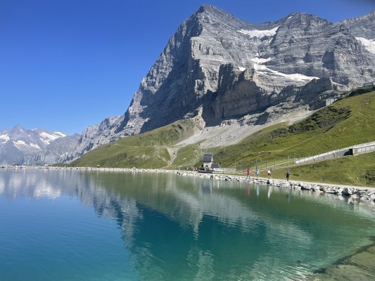 
Qué fácil es llegar hasta la montaña en Suiza y qué difícil en la Comunitat
