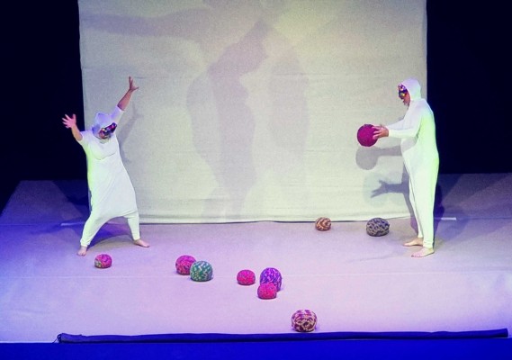 La compañía castellonense Xarop propone estimular la neuroplasticidad de los bebés a través del teatro