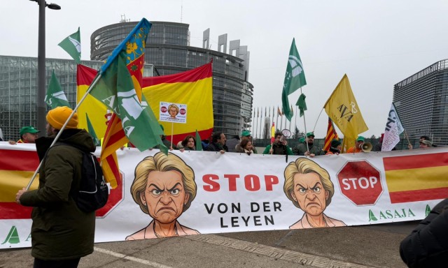 AVA-Asaja sale a la calle en Estrasburgo contra Mercosur junto a 10.000 agricultores y 2.000 tractores
