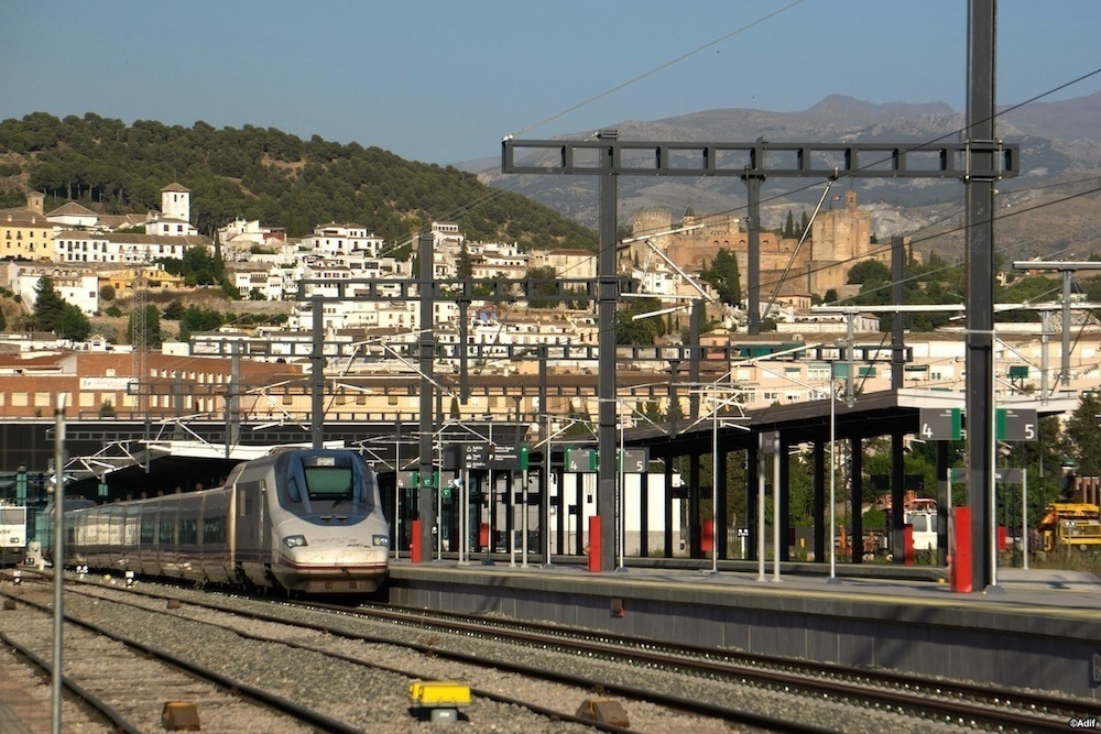 Adif vuelve a reducir la velocidad máxima a 160 km/h en la línea Madrid-Barcelona tras quejas de maquinistas
