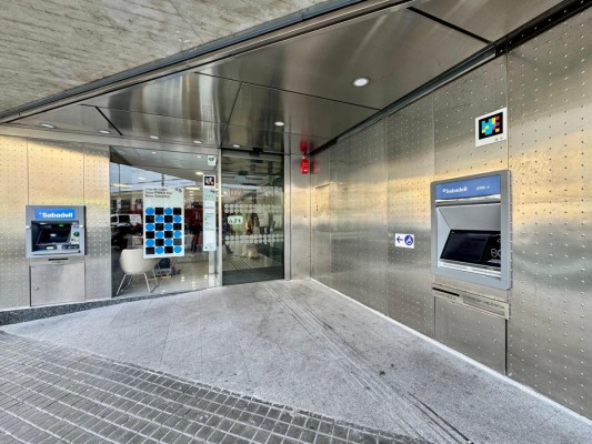 Banco Sabadell, primera entidad en incorporar los códigos Navilens para unas oficinas accesibles