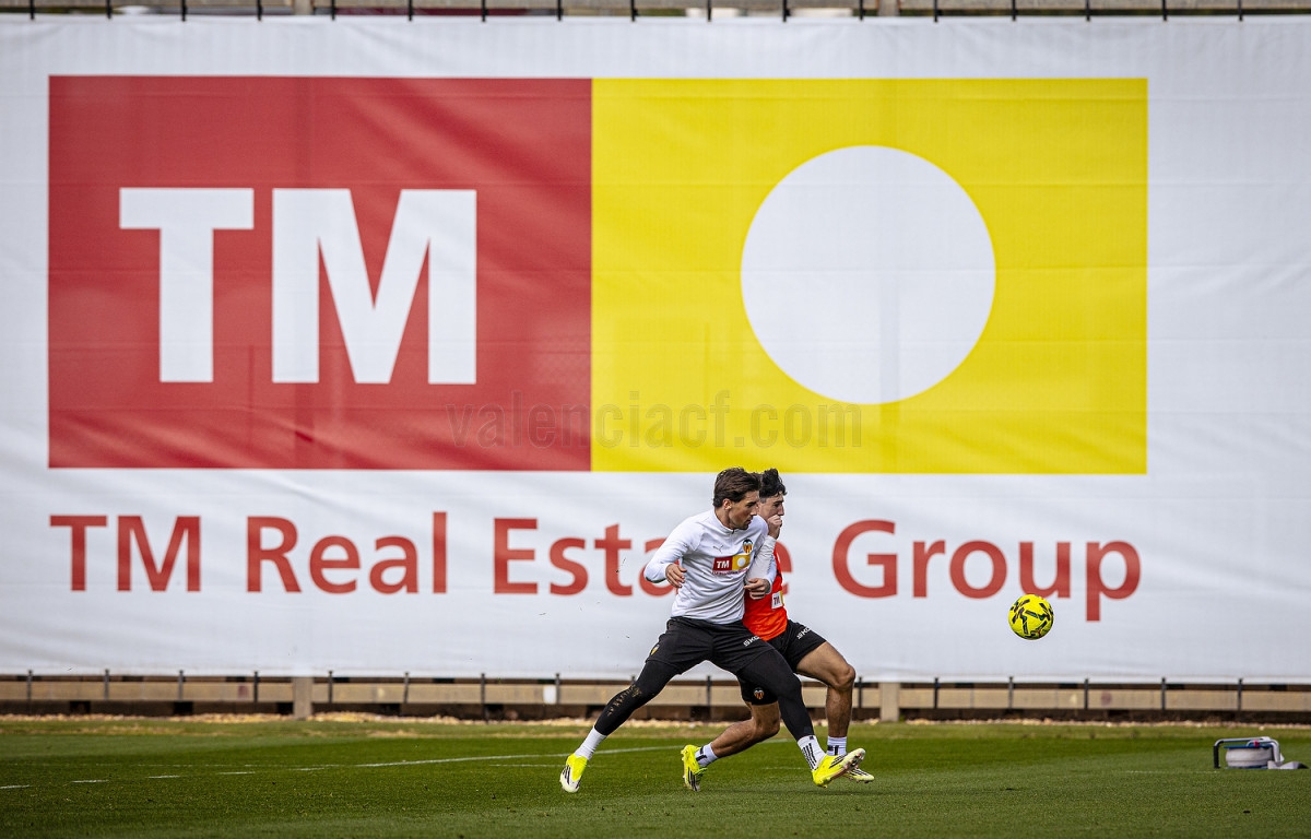 Copete, ausente en el Valencia por molestias; Cömert y Raba completan una parte