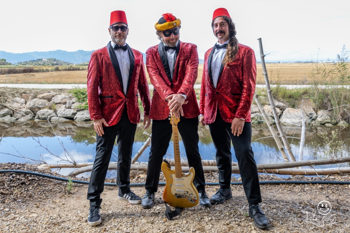 Los valencianos Llobarros mezclan el surf y el garaje con el exótica de forma adictiva y magistral 