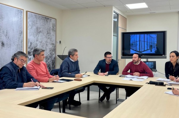 El mercado provisional de Santa Clara abrirá el 12 de febrero: Castelló y los vendedores acuerdan la fecha