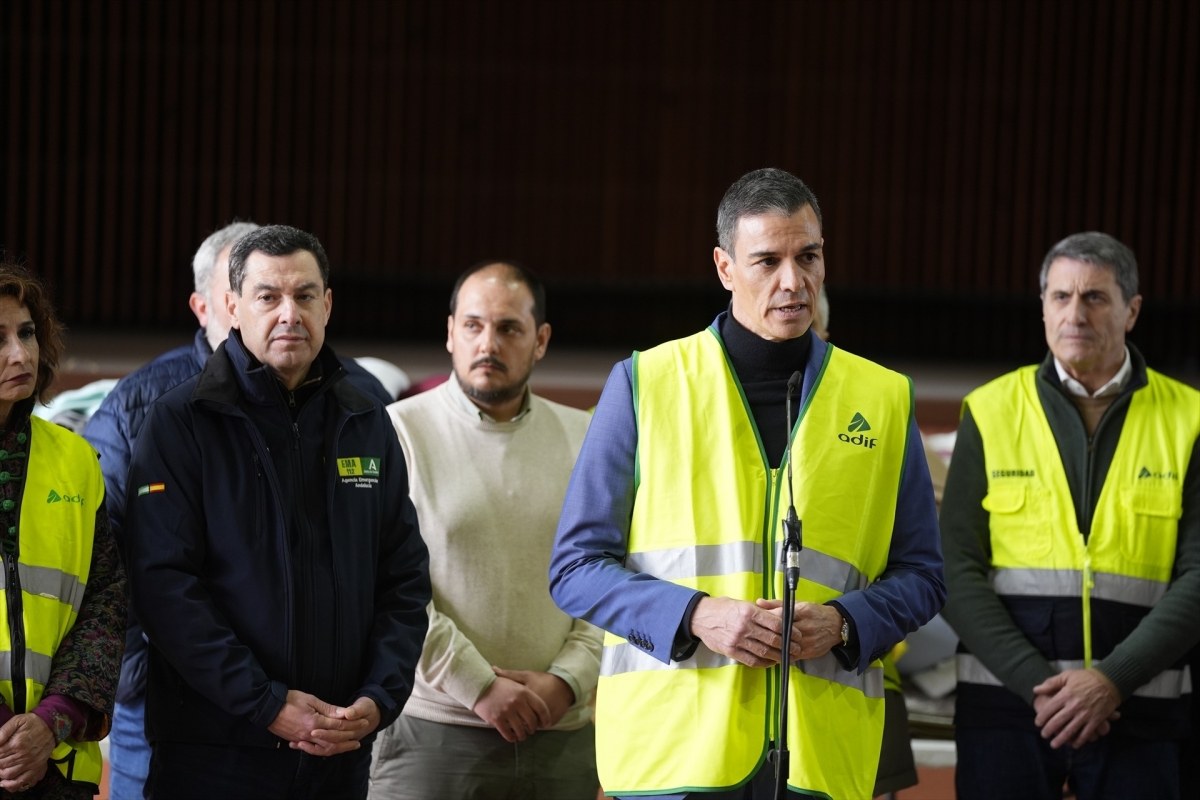 Sánchez y Moreno acuerdan celebrar un homenaje de Estado por las víctimas el 31 de enero en Huelva