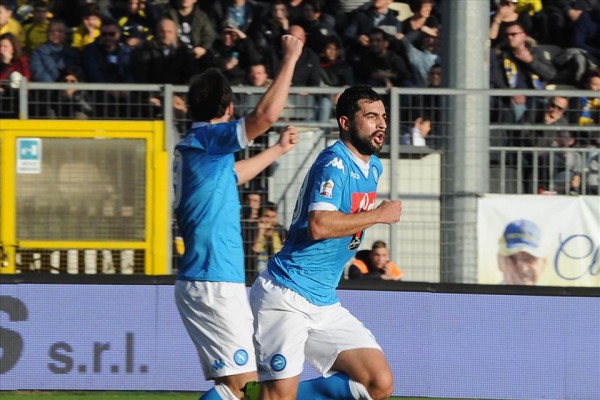 Albiol renuncia a la Champions por el Valencia y Suso reordena la defensa