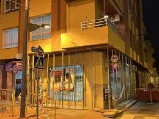 Los desalojados de un bloque de pisos en Rojales tras la rotura de un pilar desconocen cuándo podrán volver
