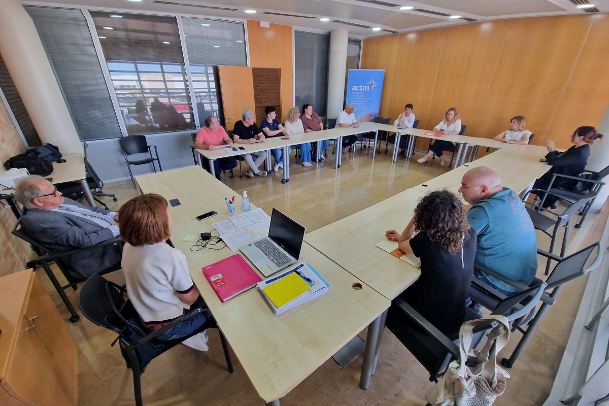 El transporte de mercancías de Castellón negociará en febrero el nuevo convenio para tres años: gana 400 empleos en un año pese a los costes