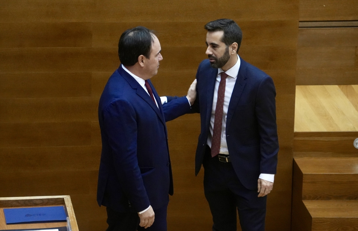 El president de la Generalitat, Juanfran Pérez Llorca, y el síndic del PSPV, José Muñoz, tras la toma de posesión.