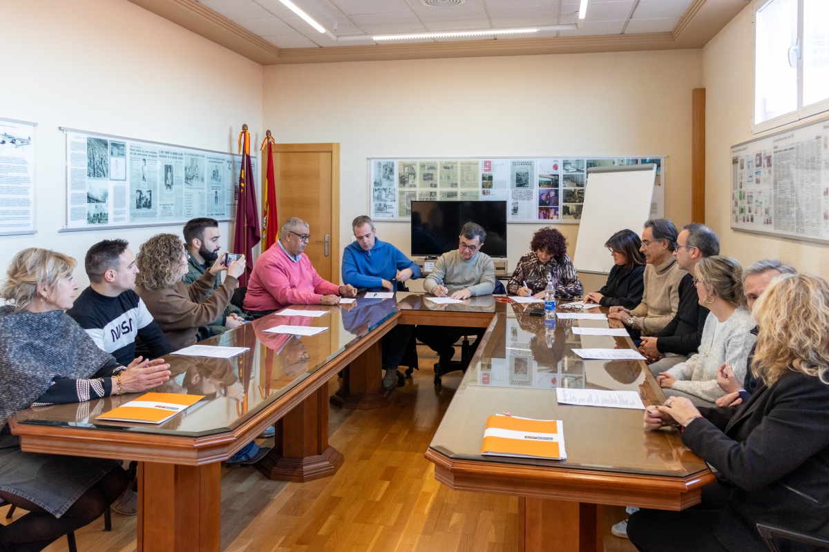 La negociación de convenios colectivos impulsó solo un 2,7% el salario de 117.017 trabajadores de la Región en 2025