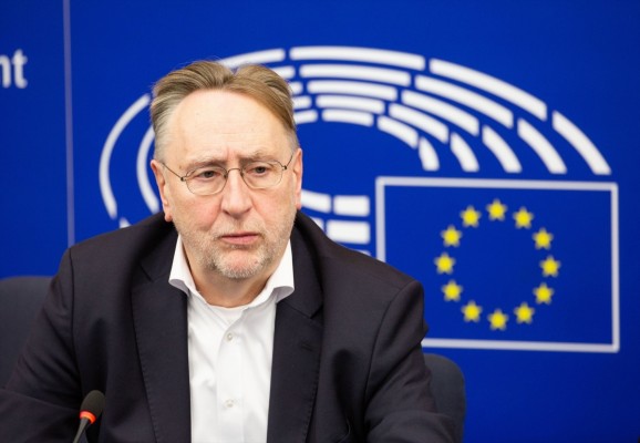 Eurocámara frena la validación del acuerdo comercial UE-EEUU hasta que Trump cese sus amenazas a Groenlandia