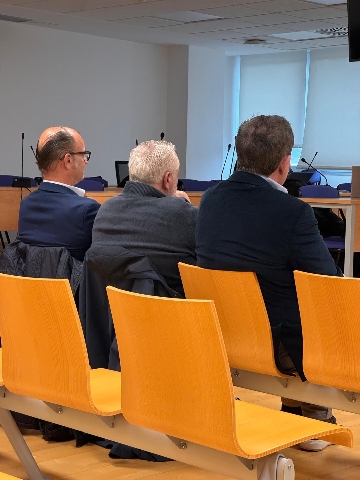 Tres de los cinco acusados