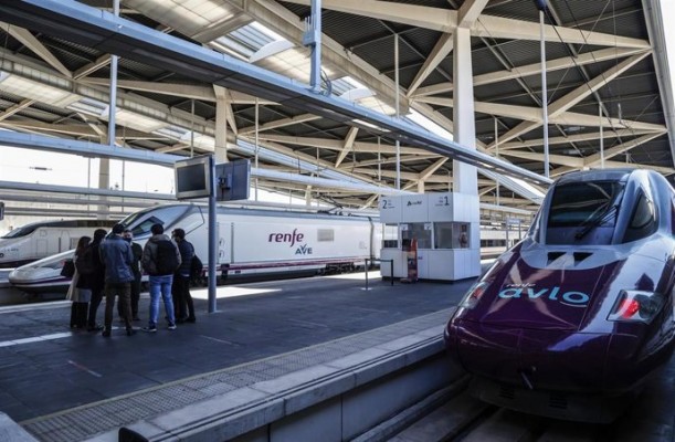 El Ministerio de Transportes cesa a dos altos cargos de Renfe y Adif en Rodalies