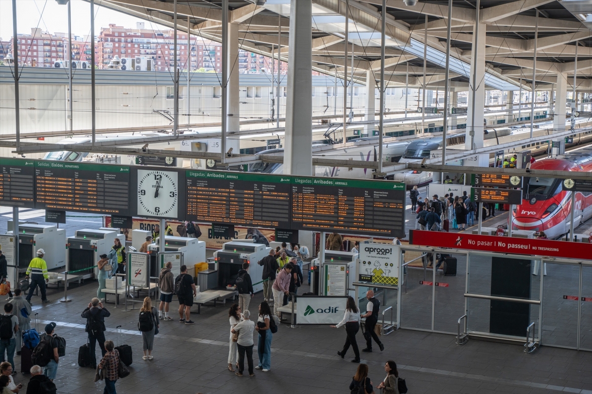 Adif mantiene la limitación de velocidad en varios puntos de las líneas Madrid-Barcelona y Madrid-Valencia
