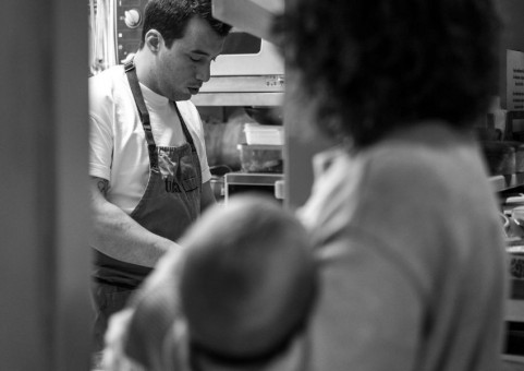 Maternidad y sala, paternidad y cocina:  Restaurante Tula (Jávea)