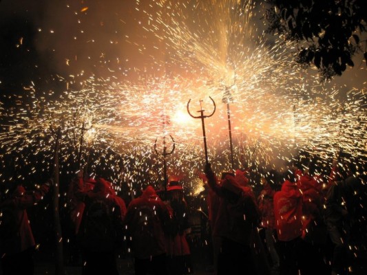 Alicante vuelve a ponerse la máscara: así será el programa del Carnaval 2026