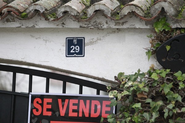 El fenómeno de la venta de viviendas okupadas se dispara en la Región: la oferta crece un 19% con especial impacto en la capital