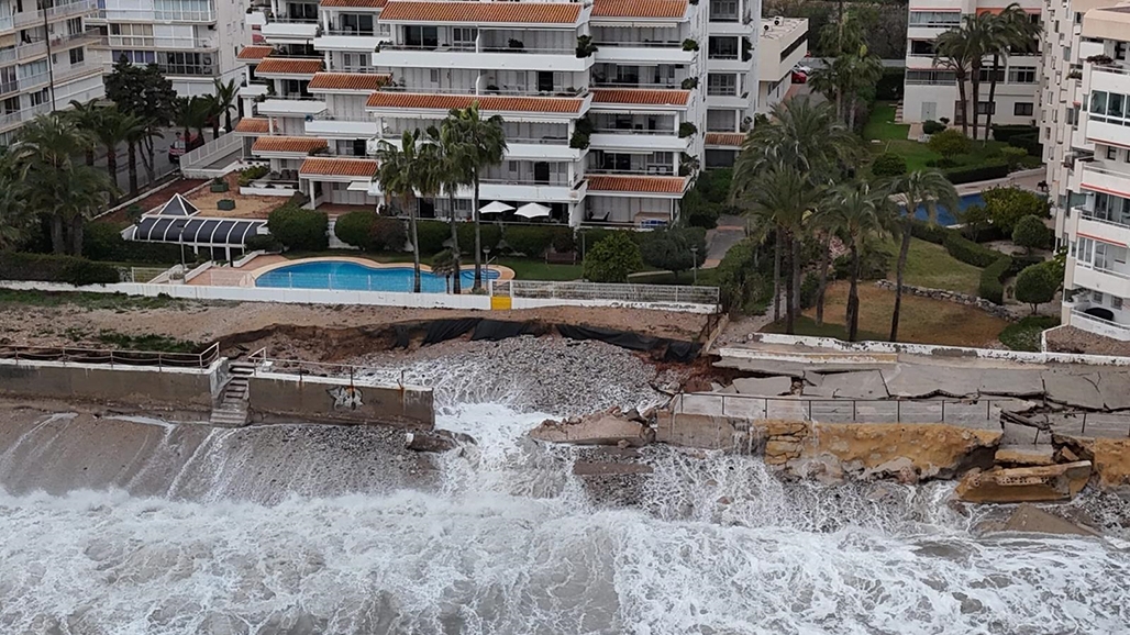 Altea sufre las consecuencias del temporal marítimo por la borrasca 'Harry'
