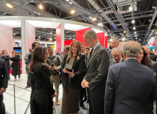 La fragancia de Archena llega al Rey Felipe VI en Fitur