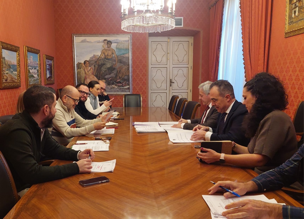 Los miembros de la comisión de Presidencia del Ayuntamiento de Alicante. - Los miembros de la comisión de Presidencia del Ayuntamiento de Alicante.