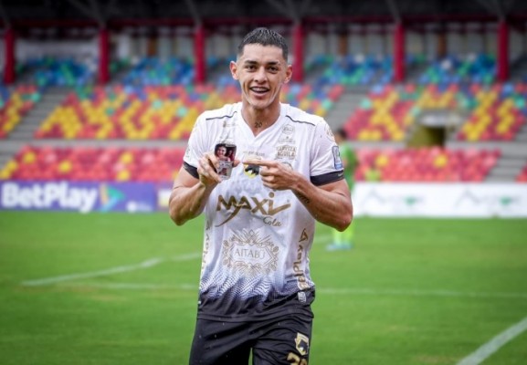 El CD Eldense ficha al central colombiano Óscar Vega, quien fue internacional de fútbol sala por su país