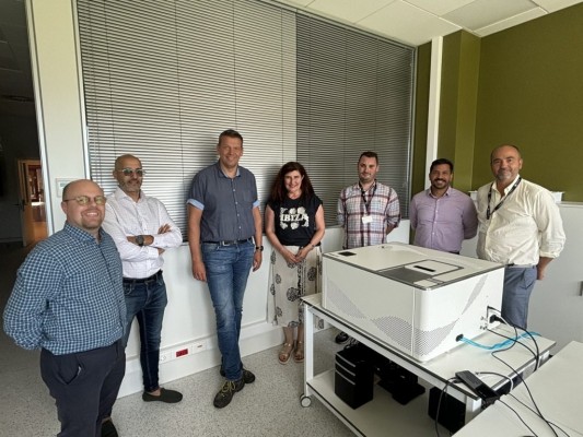 La spin-off de la UMH Hawk Biosystems se asocia con Axonlab International para su papel en Europa
