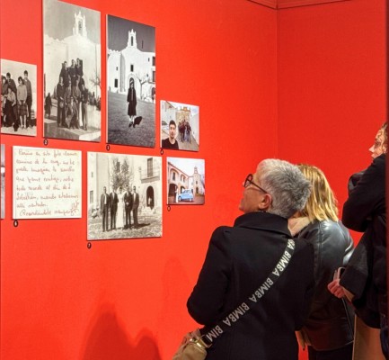 Vinaròs.jpg: fotografies domèstiques que es converteixen en la memòria d’un poble